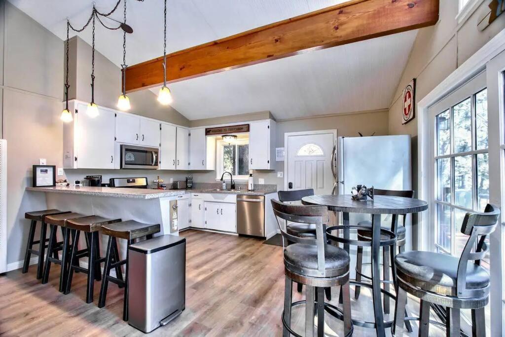 Chalet Monterey W/Hot Tub - Big Decks/Bbq Big Bear Lake Exterior foto