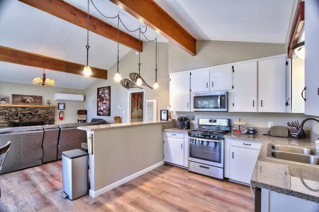Chalet Monterey W/Hot Tub - Big Decks/Bbq Big Bear Lake Exterior foto