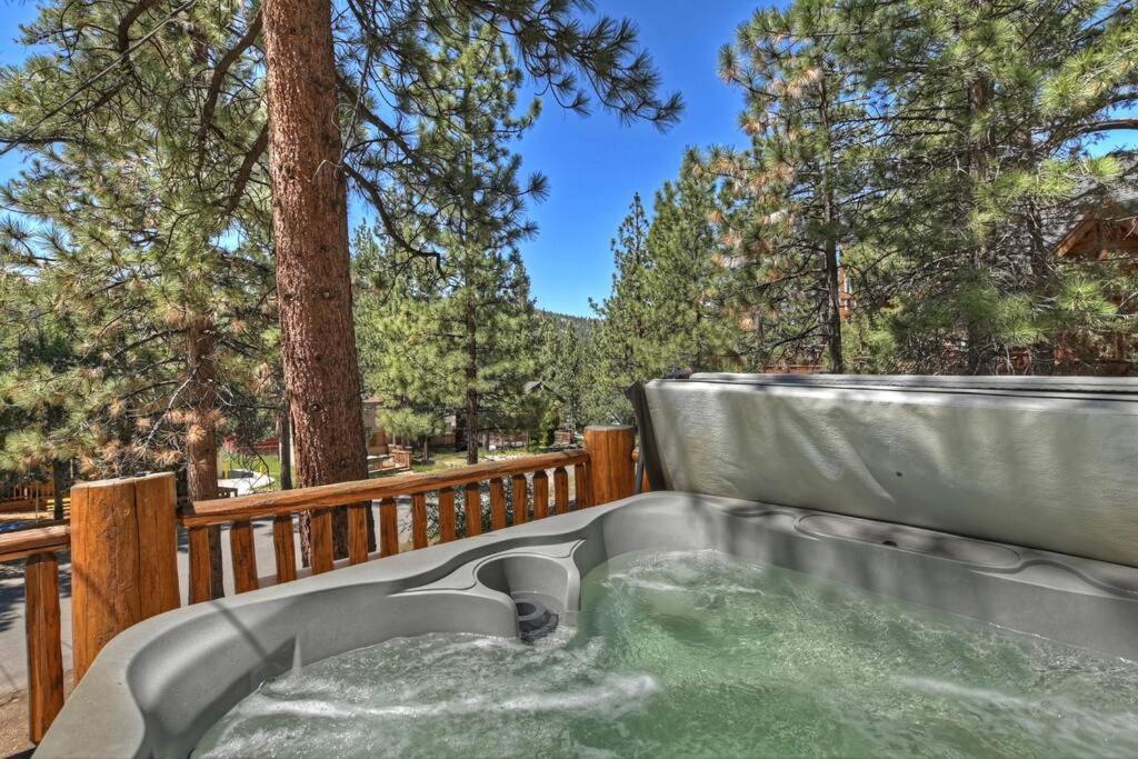 Chalet Monterey W/Hot Tub - Big Decks/Bbq Big Bear Lake Exterior foto
